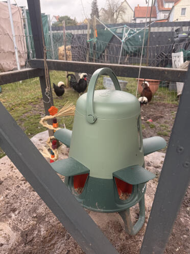 Automatic feeder 