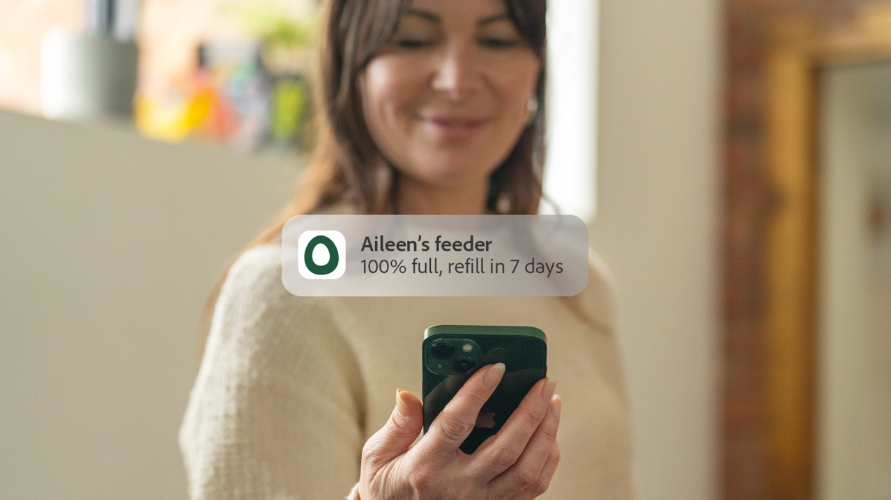 woman receiving omlet app feed level notification