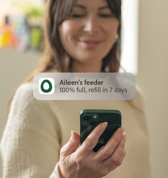 woman receiving omlet app feed level notification to her phone